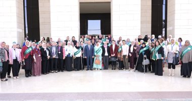 نائب رئيس الوزراء يكرّم 52 سيدة من العاملات فى وزارتى الصناعة والنقل