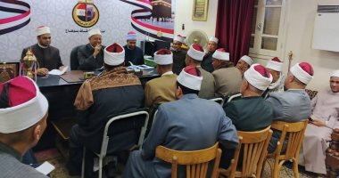 وكيل أوقاف سوهاج يجتمع بمديرى الإدارات ويوجه بتكثيف المرور على المساجد جانب من الاجتماع