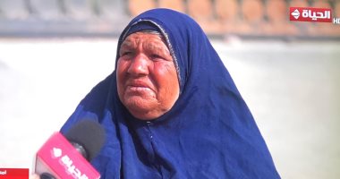 عمرو الليثي يجبر بخاطر بائعة مناديل ويهديها 7 آلاف جنيه ببرنامج "أجمل ناس"