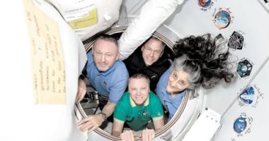 بين السماء والأرض.. السياسة تتحكم في مصير رواد ناسا وتتركهم عالقين في الفضاء.. جدول زمنى يكشف كيف تحولت رحلة الـ 10 أيام لـ 9 أشهر.. ومخاطر صحية يعانى منها الثنائي بسبب الإقامة الجبرية خارج الكوكب (صور)