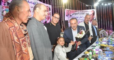 محافظ أسيوط يعقد لقاءً جماهيريا مع أهالي الواسطى بالفتح ويتناول السحور معهم