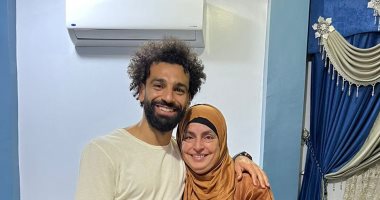 قصص بطولية لـ"ست الحبايب" مع مشاهير الكرة.. مكالمة والدة محمد صلاح مهّدت طريق الفرعون للوصول للعالمية.. "الأم" كلمة السر فى قصة كفاح أفشة وحسين الشحات وعماد متعب.. ووالدة محمد عبد الوهاب ترفع شعار "على العهد" محمد صلاح مع ست الحبايب