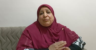 الأم المثالية في سوهاج قصة كفاح وتضحية بعد وفاة زوجها في حادث مأساوى.. تحملت عبء تربية 3 أبناء 24 سنة حتى وصلت بهم إلى بر الأمان.. أحلام: أشكر من قلبي الرئيس السيسي على رعاية المرأة المصرية.. فيديو وصور الأم المثالية أحلام صابر