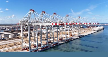 وزارة النقل تقترب من تشغيل محطة حاويات تحيا مصر 1 بميناء دمياط.. تنفيذ البنية الفوقية بأحدث المعدات والتشغيل من شركات عالمية.. والمشروع ضمن الممر اللوجستى (طنطا - المنصورة – دمياط) ويستهدف تداول 3.5 مليون حاوية تشغيل محطة حاويات تحيا مصر 1