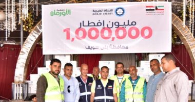 توزيع مواد غذائية على الأسر الأولى بالرعاية فى قرى مركز بنى سويف