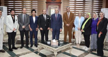 محافظ المنيا يستقبل وفد مدارس المنيا البريطانية ويؤكد دعمه للعملية التعليمية