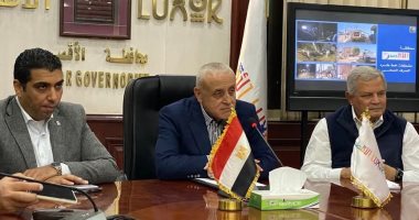 محافظ الأقصر يعلن الإنتهاء رسميا من إصلاحات خطوط المياه بقرية الحبيل.. "عمارة": دعم من الإسكان بـ500 مليون جنيه لبدء العمل فى خط بديل.. ويوجه الشكر للعمال على إصلاح الكسر والأهالى لدعم المسؤولين طوال فترة العمل