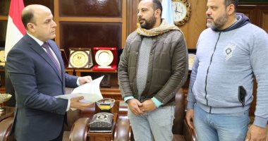 محافظ كفر الشيخ يسلم 8 عقود تقنين ويعلن الانتهاء من تسليم 1217 عقدا.. صور