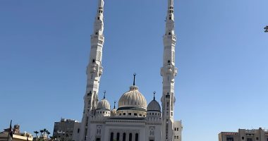 المجمع الإسلامى ببورفؤاد تحفة معمارية تطل على قناة السويس.. يمتاز بأربع قباب ضخمة ومئذنتين بارتفاع 60 مترًا.. افتُتح رسميًا في 1994 بعد 17 عامًا من إنشائه.. ويشمل معهدًا دينيًا ومكتبة وقاعة محاضرات