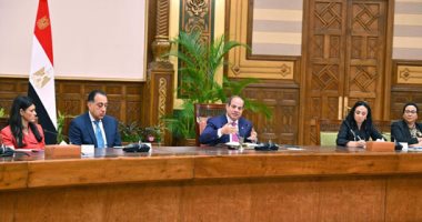الرئيس السيسي: هنظم موضوع الفن بشكل أكبر وخُفت على المجتمع.. صور الرئيس عبد الفتاح السيسي