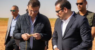 وزير الزراعة يتفقد مشروع استصلاح 650 ألف فدان بشرق العوينات جانب من الزيارة