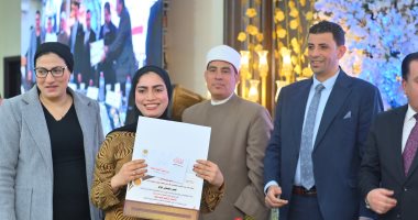 تكريم 1000 من حفظة القرآن الكريم و50 أما مثالية و6 رحلات عمرة بكفر شكر