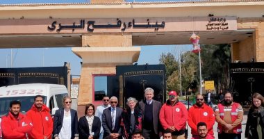 السفير الألمانى يتفقد معبر رفح ويشيد بجهود مصر فى تجهيز قوافل المساعدات لغزة  