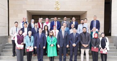 رئيس هيئة الرعاية الصحية ونائب وزير الاتصالات يكرمان 32 قيادة تنفيذية وكادرا بالهيئة 