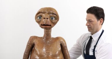 سوثبي للمزادات تعرض نموذجًا أصليًا للكائن الفضائي ET للبيع في مزاد علنى