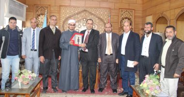 بركة القرآن.. أصول الدين بالزقازيق تكرم الطالب عبد الله عمار لحصوله على مراكز دولية