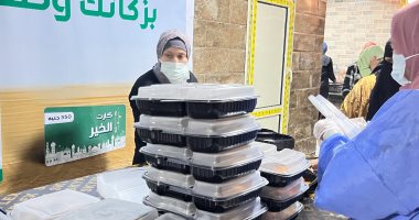 مبادرات الخير فى شهر رمضان.. توفير آلاف الوجبات يوميا للأسر بقرى ومدن شمال سيناء.. امتدت لتصل لمرافقى المصابين الفلسطينيين بالمستشفيات.. ومعايير صارمة لمراقبة الجودة.. ويشارك فيها متطوعون من كل الأعمار تجهيز الوجبات
