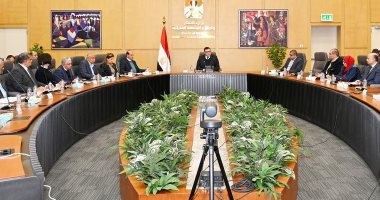 وزير الإسكان يعقد اجتماعا مع الشركات المنفذة لـ"حدائق تلال الفسطاط"