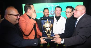 تكريم مصطفى كامل فى حفل إفطار نقابة الموسيقيين.. ويكشف: أرصدة النقابة بلغت 405 ملايين جنيه.. ويكرم منصور هندى والعيسوى ومحمد صبحى.. ويهدى جائزة لأسرة حماده أبو اليزيد وعمرو شيحة فى حفل الإفطار.. صور