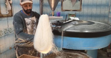 حاجة من ريحة زمان.. الحمامصى أقدم كنفانى بالغربية.. عمره 60 سنة وبدأ بفرن من الطوب اللبن والصاج النحاسى.. صاحب المحل: ورثناه عن أجدادنا.. وطورنا في المهنة وأنتجنا كنافة بالمانجو والفواكه.. صور الكنافة الآلى