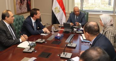 وزير الكهرباء يبحث مع "شنايدر"  التعاون فى مجالات خفض الفقد وتطوير مراكز التحكم