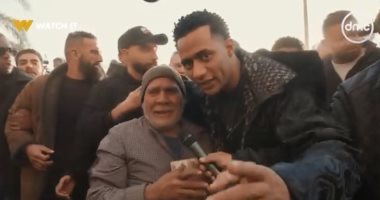 برنامج "مدفع رمضان" يواصل إسعاد المصريين.. مسن يبكى فرحا بعد فوزه بـ100 ألف جنيه ويوجه رسالة لحفيدته: هجبلك التلاجة يا بت.. ويهدى 100 ألف جنيه لسيدة بتفضل رقم 1.. وسيارة الأحلام بتجهز بنت عبد العزيز.. فيديو