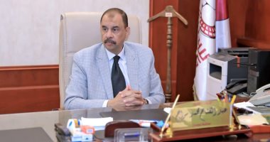 محافظ سوهاج يتابع تداعيات حادث انقلاب سيارة ميكروباص