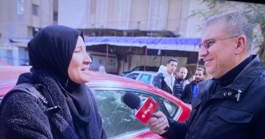 عمرو الليثى يجبر بخاطر سيدة تصطحب ابنها للمستشفى ويهديها 7 آلاف جنيه