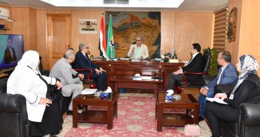 محافظ الفيوم يناقش آليات الاستثمار الأمثل فى القطاع الزراعى