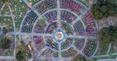 أول مائدة إفطار جماعي من نوعها في الإسكندرية.. نحو 15 ألف فرد بحديقة انطونيادس.. صور