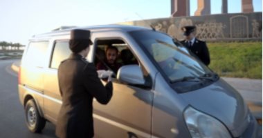 وزارة الداخلية تتخطى دورها الأمني وتضع الإنسانية في قلب أولوياتها.. توزع وجبات على الصائمين قبل انطلاق مدفع الافطار.. ترسم البسمة على وجوه المصريين في الشهر الكريم.. ومواطنون: شكرا للرئيس السيسي دور وزارة الداخلية الإنساني