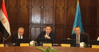 جامعة الإسكندرية: مجموعة عمل لوضع خطة بدء الدراسة بفروع السعودية والعراق