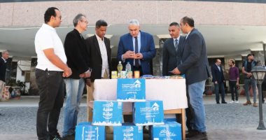 سكرتير عام محافظة أسوان يتفقد قافلة المواد الغذائية لدعم الأسر الأكثر احتياجاً