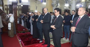 اللهم إنك عفو تحب العفو فاعف عنا.. خشوع فى دعاء ليلة القدر بمسجد ناصر ببنها.. فيديو صلاة التراويح بمسجد ناصر ببنها