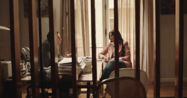 حسبة عمرى الحلقة 12.. خلاف بين هاني وغزل بسبب رواية "رديئة"