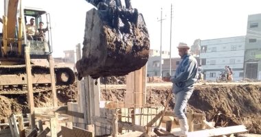 محافظ الدقهلية يتابع أعمال تغطية ترعة أم سمك بمنية النصر بتكلفة 21 مليون جنيه