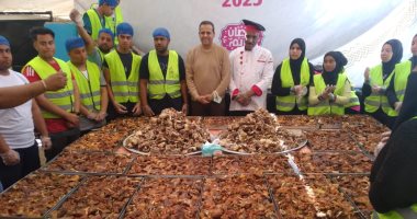 رئيس مدينة الأقصر يتابع تجهيز الإفطار الجماعى بساحة أبو الحجاج.. صور