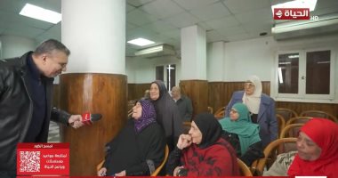 عمرو الليثي يجبر بخاطر سيدات بدار المسنين ويقدم لهن جوائز ببرنامج "أجمل ناس"