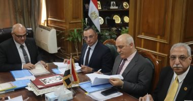 محافظ القليوبية يترأس اجتماع لجنة اختيار القيادات لتجديد لعدد من الوظائف القيادية