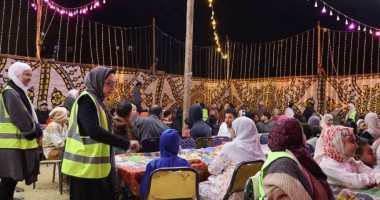 المؤسسة الصديقية عضو التحالف الوطنى تنفذ مائدة إفطار فى مساكن عثمان للأسر الأولى بالرعاية