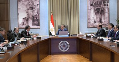 رئيس الوزراء يتابع موقف توافر الأدوية والمستلزمات الطبية الدكتور مصطفى مدبولي رئيس مجلس الوزراء