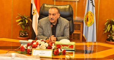 محافظ أسيوط يعقد اجتماعا مع وكلاء الوزارات ورؤساء المراكز لمتابعة استعدادات العيد