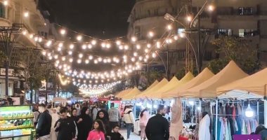 رغم الغارات الإسرائيلية.. رمضان ينعش الحياة فى لبنان.. أسواق صيدا وطرابلس تعج بالزائرين.. والسهرات الرمضانية تجمع اللبنانيين.. وحركة نزوح عقب تهديدات جيش الاحتلال.. وقصف على الجنوب وتحليق للطيران على بيروت