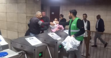 مترو الأنفاق: توزيع 150 ألف وجبة خفيفة لإفطار صائم بعدة محطات.. صور