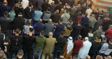 مدافع الحرب تسرق فرحة العيد.. طيران إسرائيل يشن 7 غارات على اليمن ويحلق فوق أراضي جنوب لبنان.. المواطنون ينتزعون الفرحة ويصرون على الاحتفال.. والآلاف يؤدون صلاة العيد فى الحرم الإبراهيمى رغم التضييقات