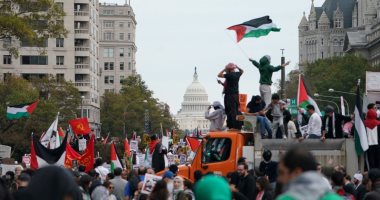 العالم هذا المساء.. الحدائق فى ألمانيا تتزين بأزهار الكرز المتفتحة.. مظاهرات في 85 مدينة إسبانية دعما لغزة والتنديد بالمجازر الوحشية لإسرائيل.. جماعة صهيونية أمريكية تهدد الطلاب الداعمين لفلسطين بالترحيل