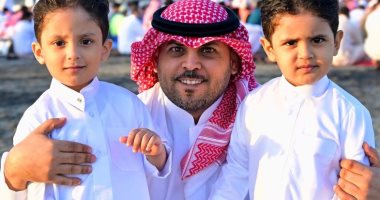 احتفالات العرب بعيد الفطر المبارك.. 10 دول تحتفل بالعيد اليوم و3 عادات تجمعهم.. فعاليات ثقافية وفنية فى السعودية.. "فوالة العيد" وشواطىء مجانية بالإمارات.. 188 ألف مسافر بمطار الكويت خلال العيد احنتفالات العيد فى البحرين