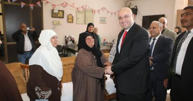 محافظ بنى سويف يُعيد على الأيتام ويتفقد أحوال المُسنين ويهنئهم بعيد الفطر