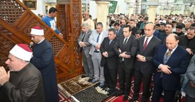 رئيس جامعة دمنهور يؤدي صلاة عيد الفطر المبارك بمسجد التوبة
