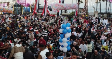 توافد المصلين على مسجد القائد إبراهيم بالإسكندرية لصلاة عيد الفطر.. فيديو وصور